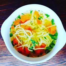 Rosół z kury zagrodowej i makaron