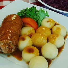 Rolada wieprzowa z kluskami 