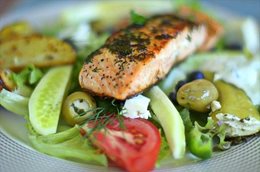 Sałatka z łososiem (350g)