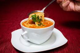 Zupa pomidorowa z makaronem